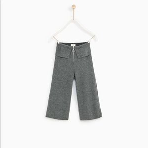 Ribbed trousers with zip